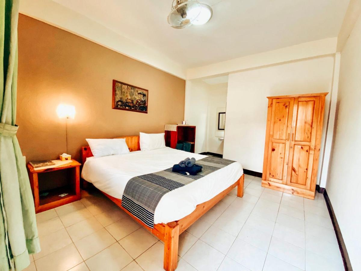 The Shire Guesthouse Chiang Mai Dış mekan fotoğraf