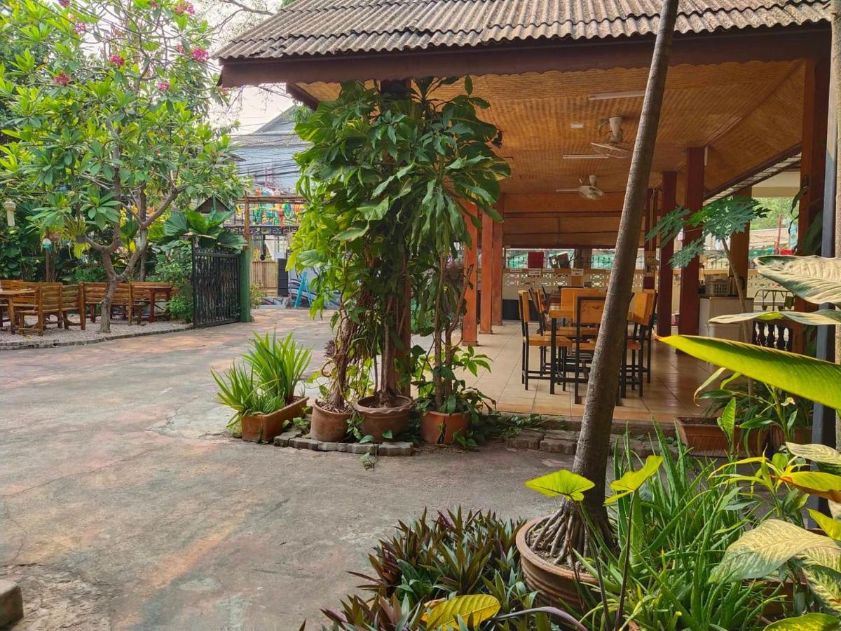 The Shire Guesthouse Chiang Mai Dış mekan fotoğraf
