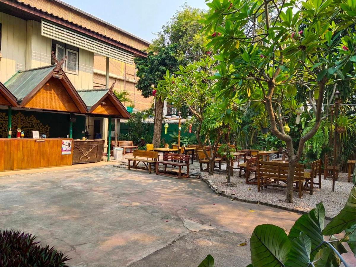 The Shire Guesthouse Chiang Mai Dış mekan fotoğraf