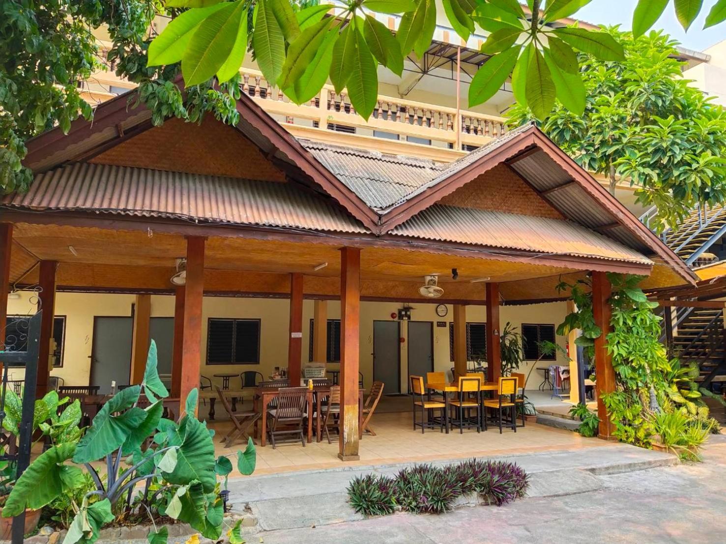 The Shire Guesthouse Chiang Mai Dış mekan fotoğraf